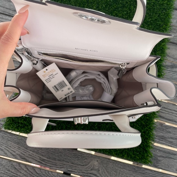 Michael Kors Carmen small flap satchel - Picture 4 of 9